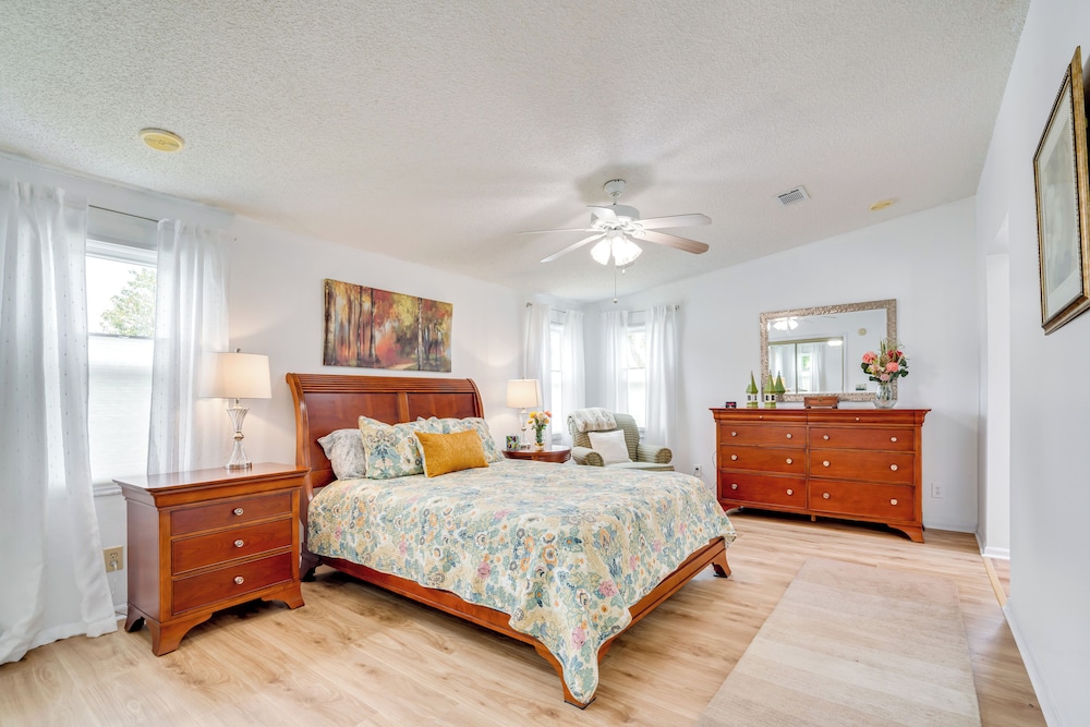 Hilltop Golf Course Cottage in The Villages!
