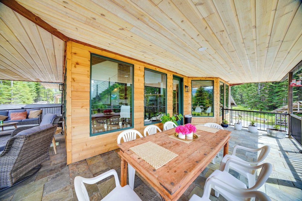 7 Mi to Boat Launch: Luxe Montana Family Home