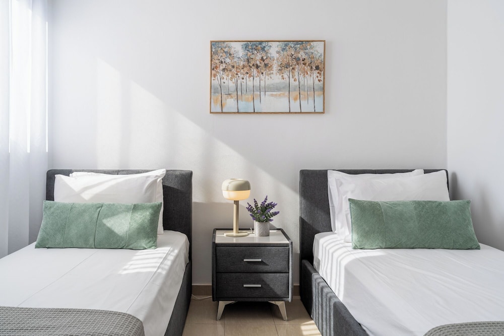 Averna - Breezy 2-BR Apt. in Larnaca