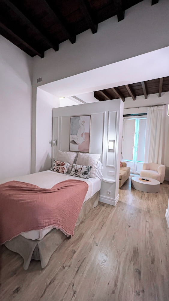 Honest Sevilla Hotel 33
