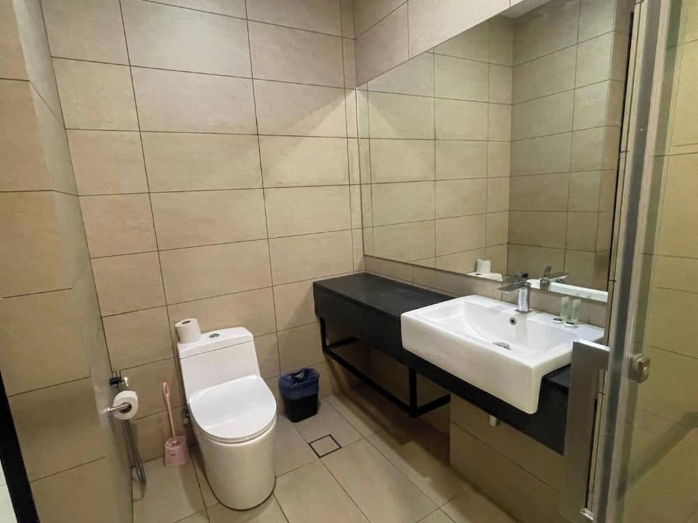 Grand Lumia Suite At Opus Residence