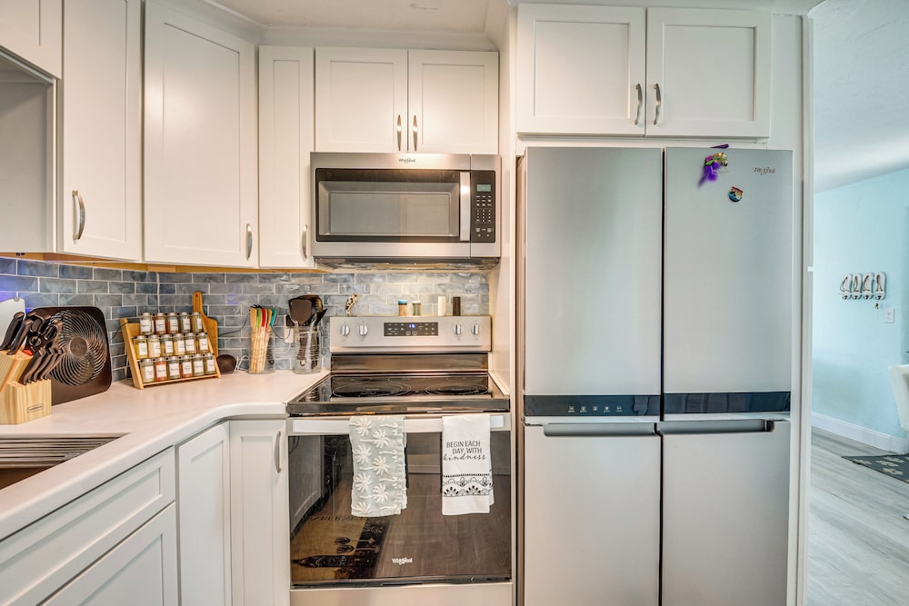 Walk to Ocean! Home w/ Large Yard in Ormond Beach