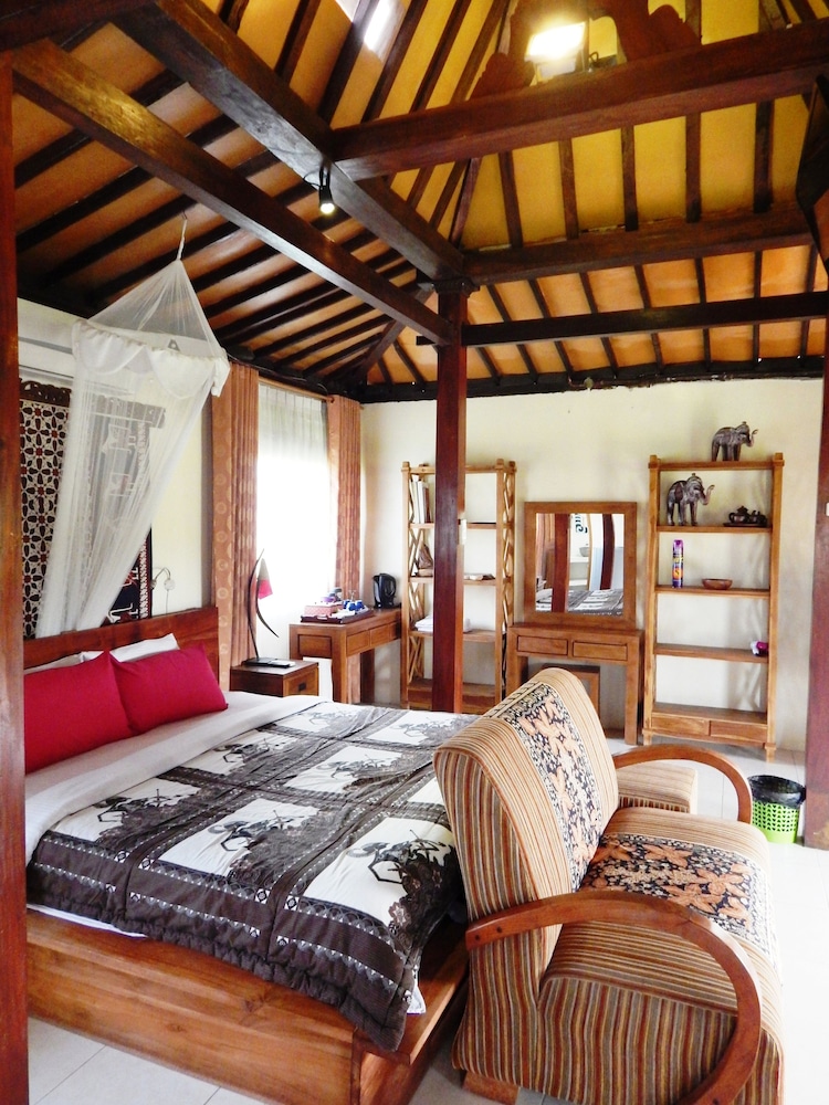 Alamanda Family Villas & Pool