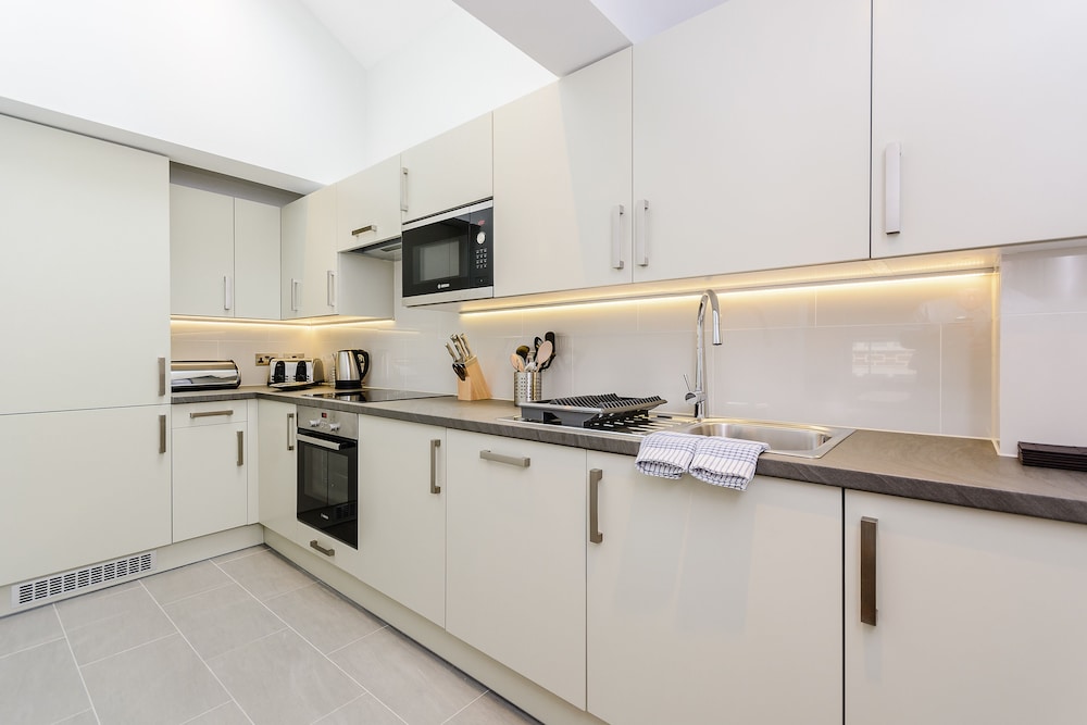 London Vacations - Richmond Ibis House Apartments by Viridian Apartments - Property Image 4