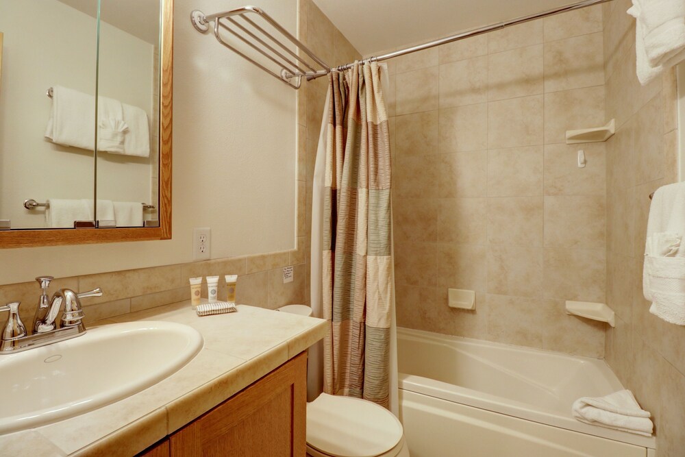 727b Meadow Creek 2 Bedroom Townhouse