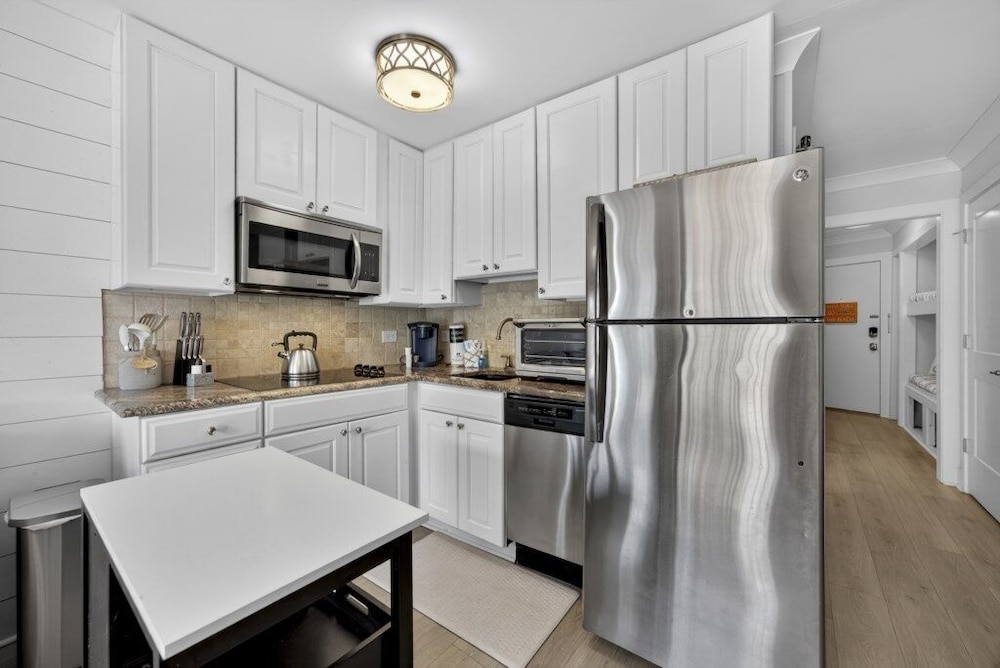 South End - 180 Sea Side Villas 1 Bedroom Condo