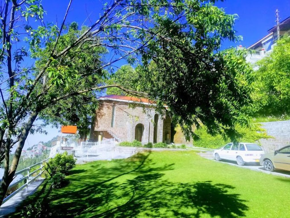 Ashiyana Guest House Murree view 4