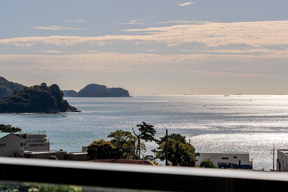 Geoje Pension Kan Pool Villa