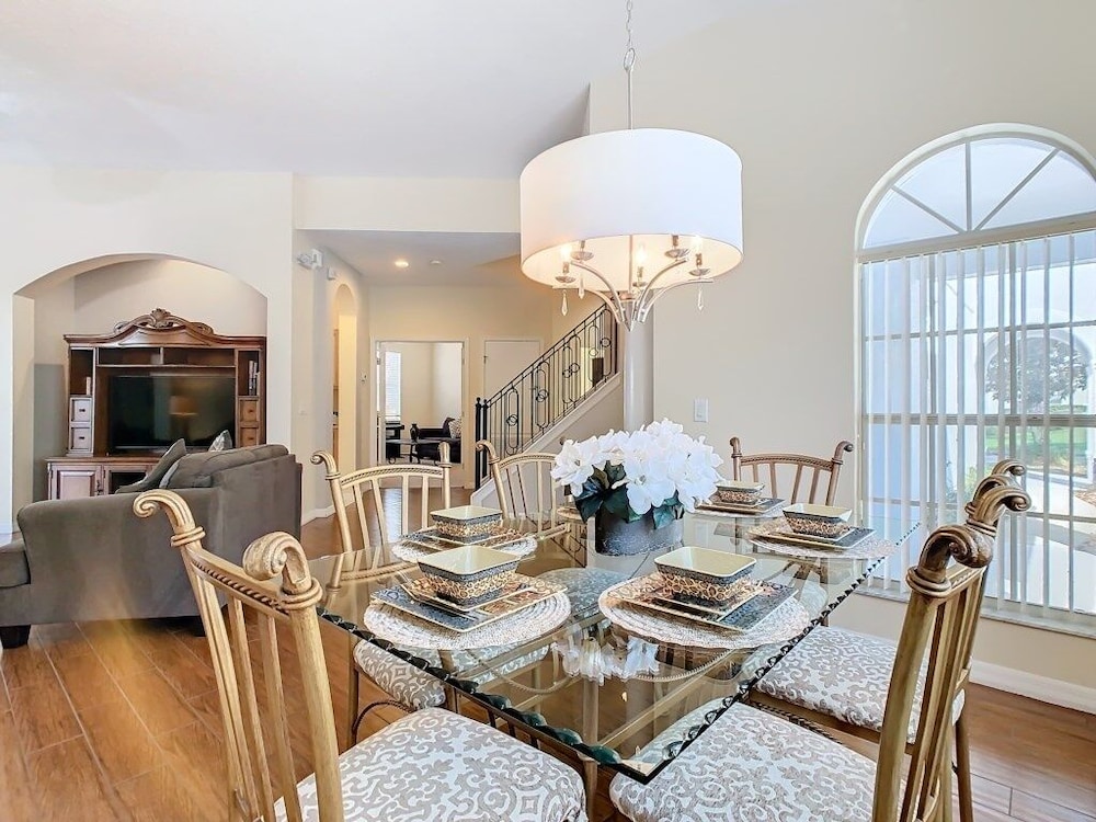Spacious 5br Home W/ Private Pool+spa In Scenic Davenport Location 5 Bedroom Villa