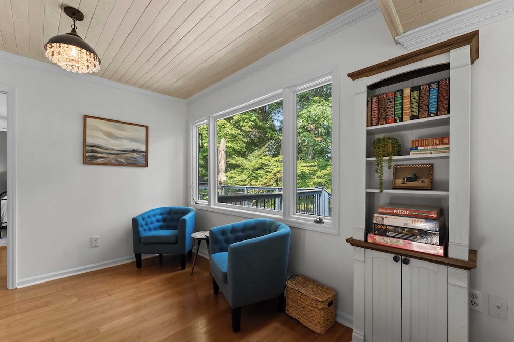 Cove's End by Avantstay Dock, Game Room, Fire Pit & Forest Views