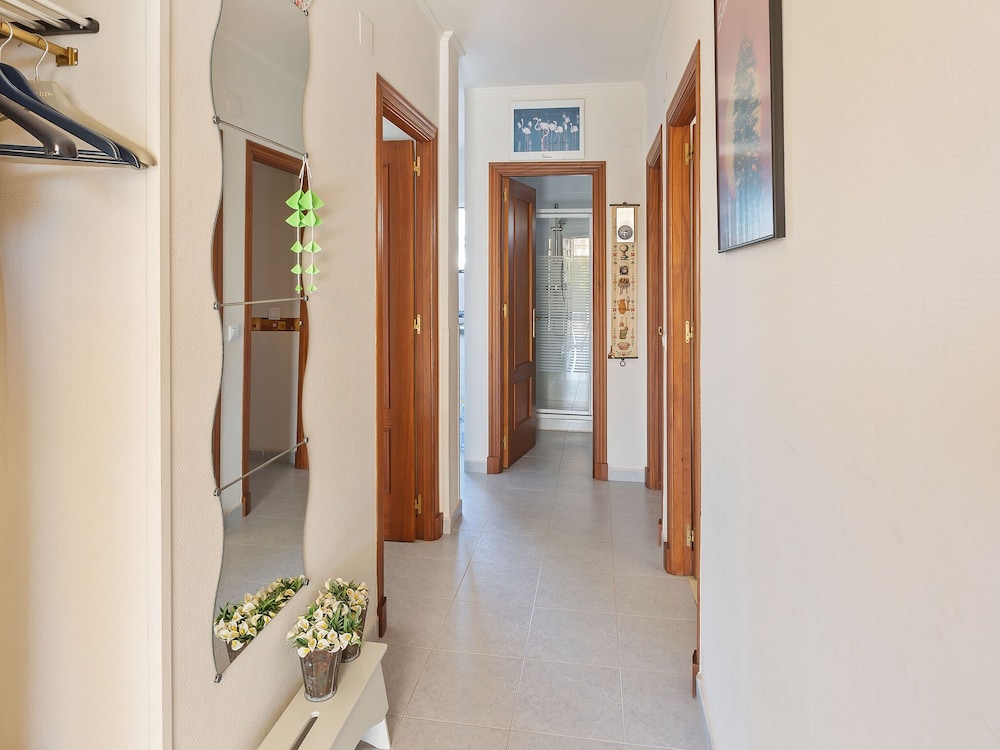 Detached Villa With a Large Private Swimming Pool photo 3