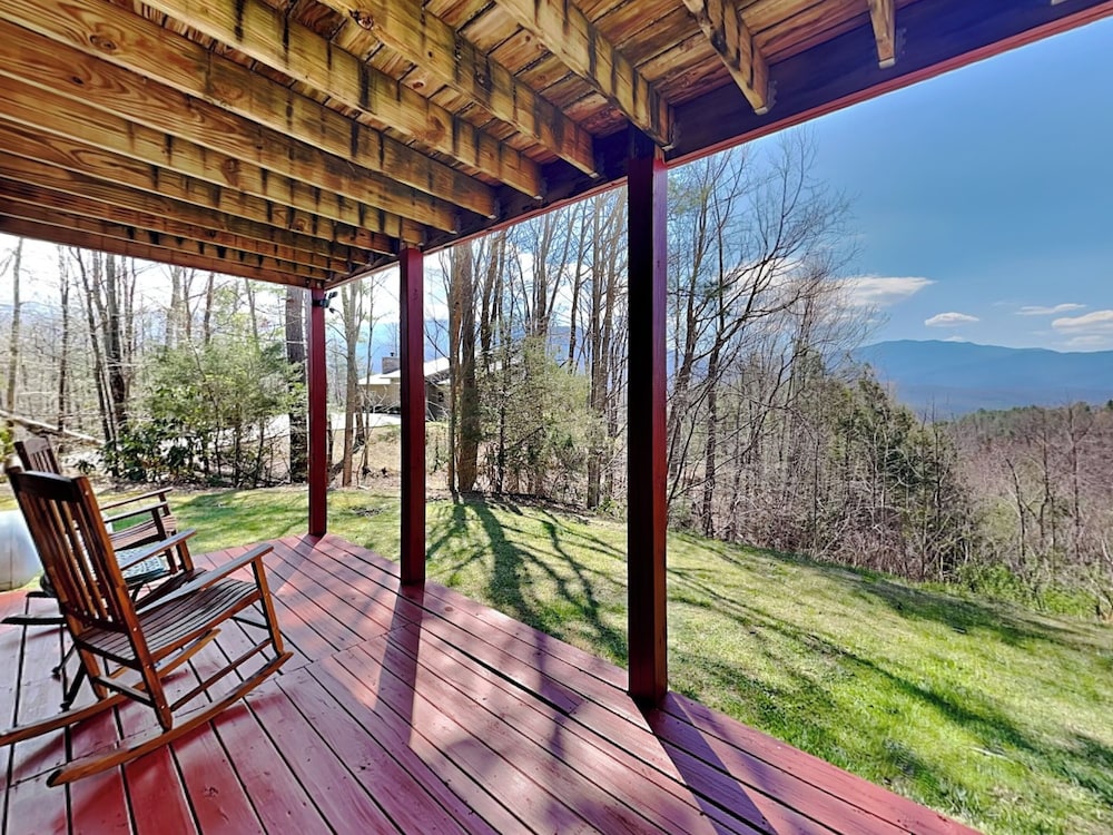 Honey Bear Hideaway by Jackson Mountain Rentals