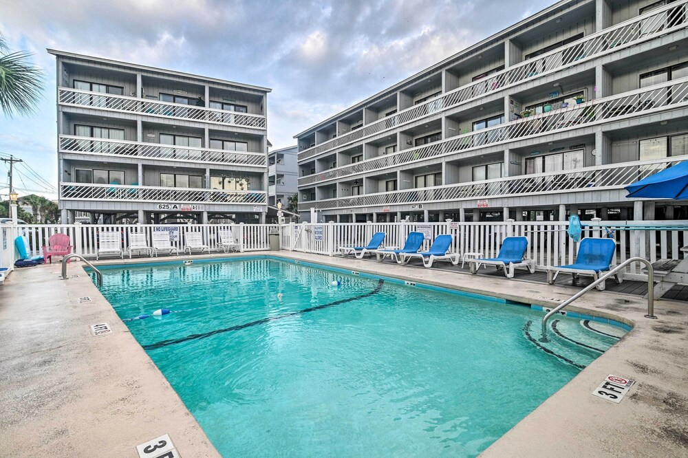 Walk to Beach: Top-floor Condo in Murrells Inlet