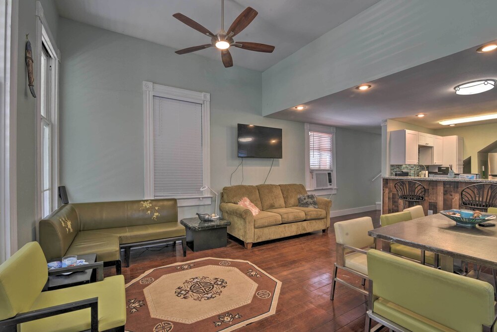 Home w/ Patio & Grill: 2 Mi to Galveston Seawall! view 4