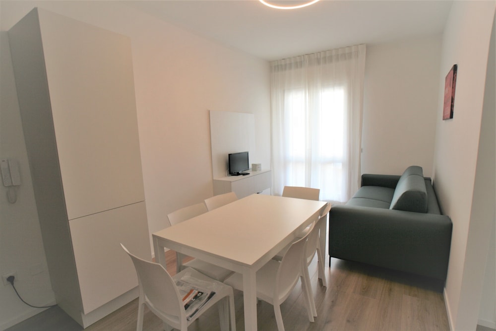 Cozy Apartment With Balcony Near Piazza Torino