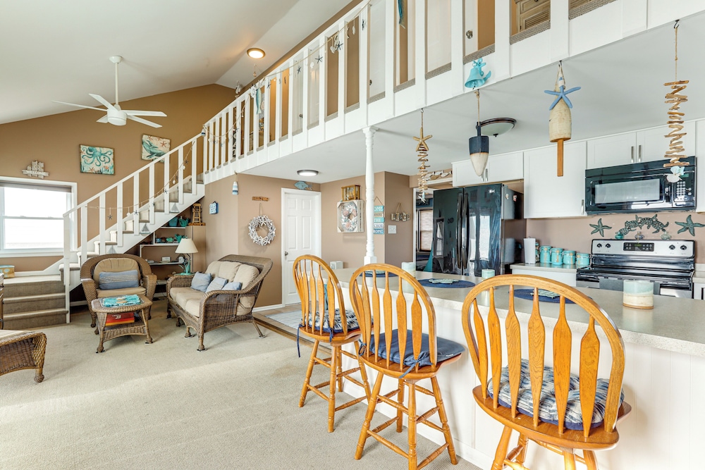 Walk to Public Beach: Bayfront Jersey Home w/ View