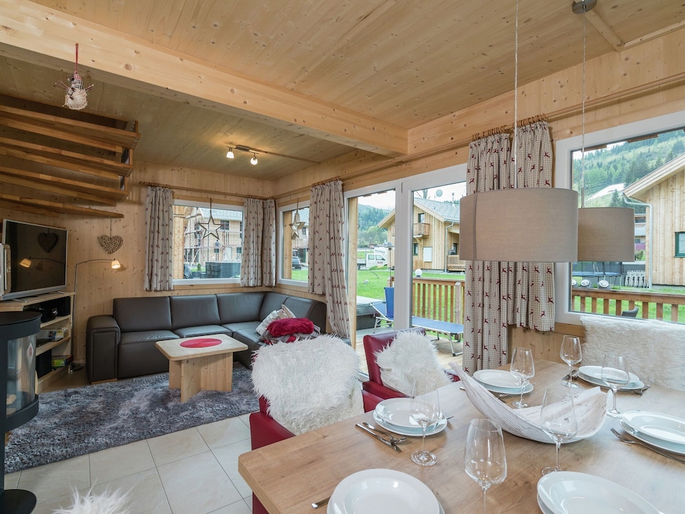 Chalet With Outdoor hot tub