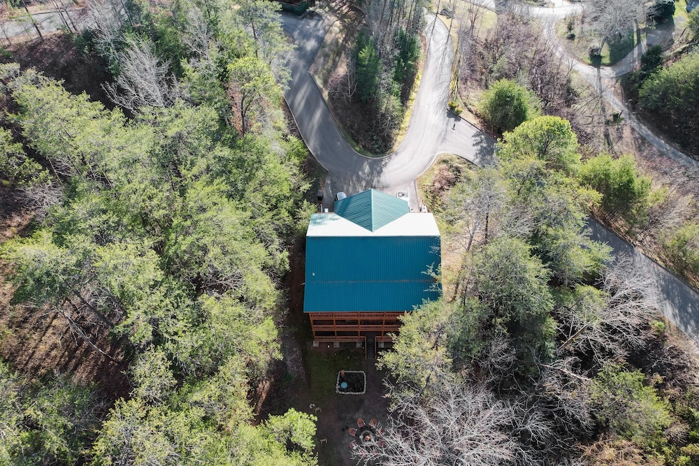 Sycamore by Avantstay Spectacular Mountain Home w/ Indoor Pool, Hot Tub, Home Theatre & Fire Pit! view 5