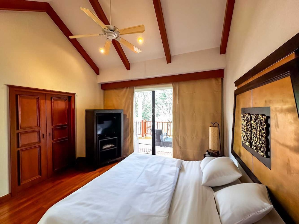 Beautiful 3-bed Villa in Cherngtalay, Thalang