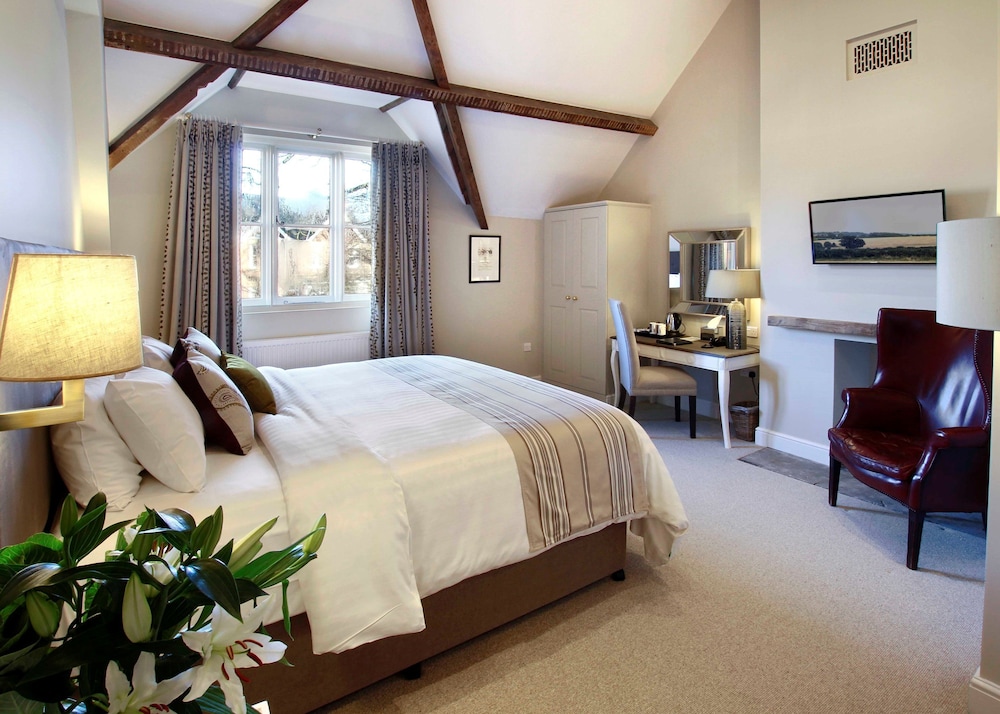 Aylesbury Vacations - The Five Arrows Hotel - Property Image 39