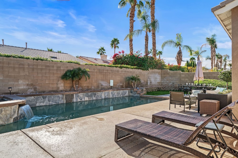 La Quinta Desert Haven Luxe Stay w Private Pool Hot Tub Pool Table