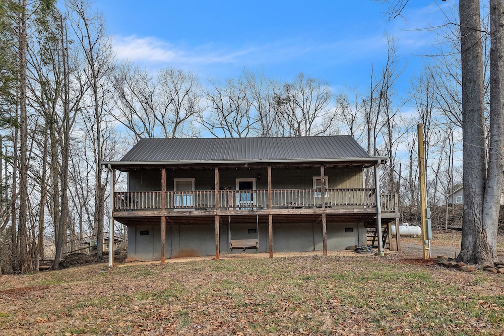 Hillside Hideaway 2 Bedroom Cabin