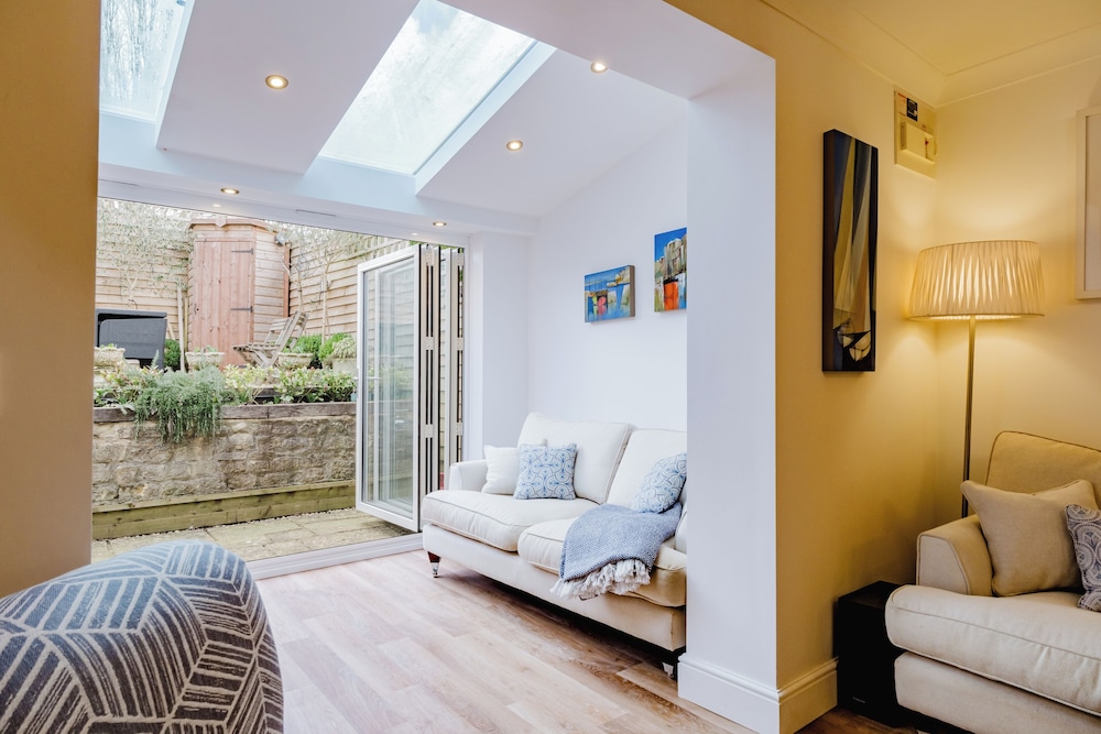 Stylish Retreat with Garden in Tetbury