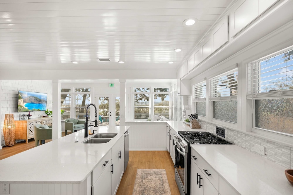 Waterfront Incredible Views Fire pit Renovated