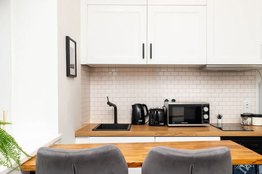 1 Bedroom Apartment-free Parking