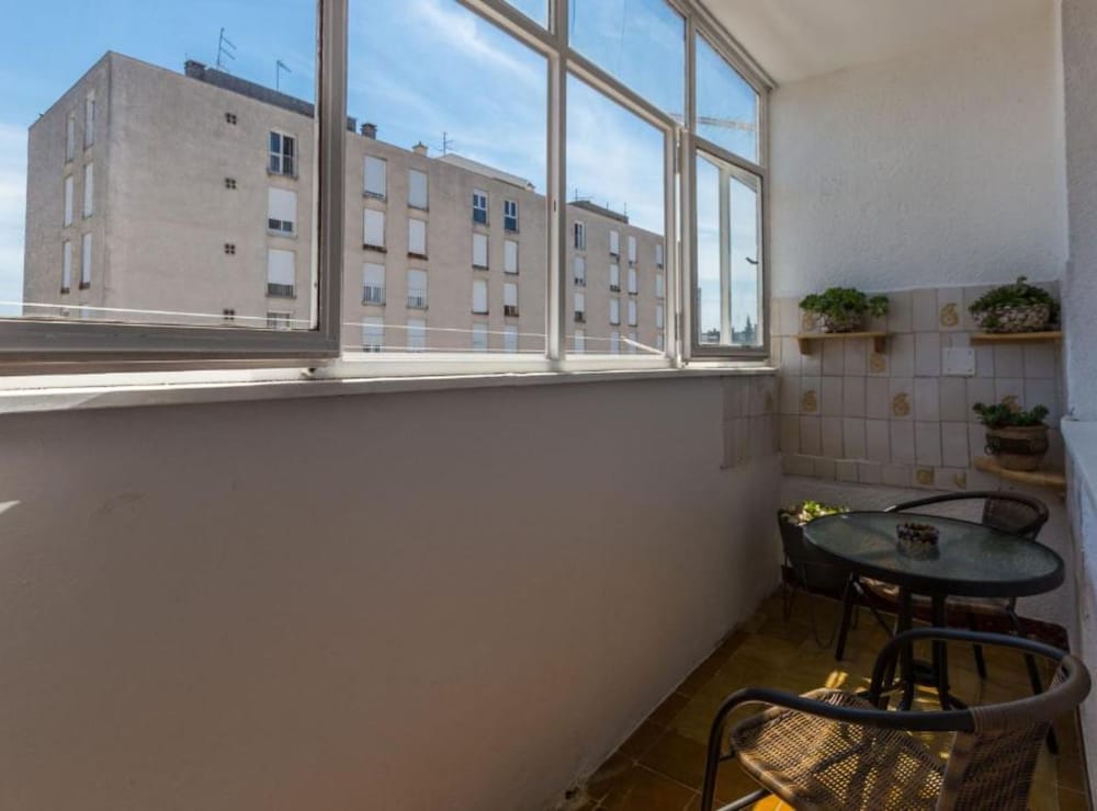Stylish Two Bedroom Apartment Retreat With Balcony in Zadar