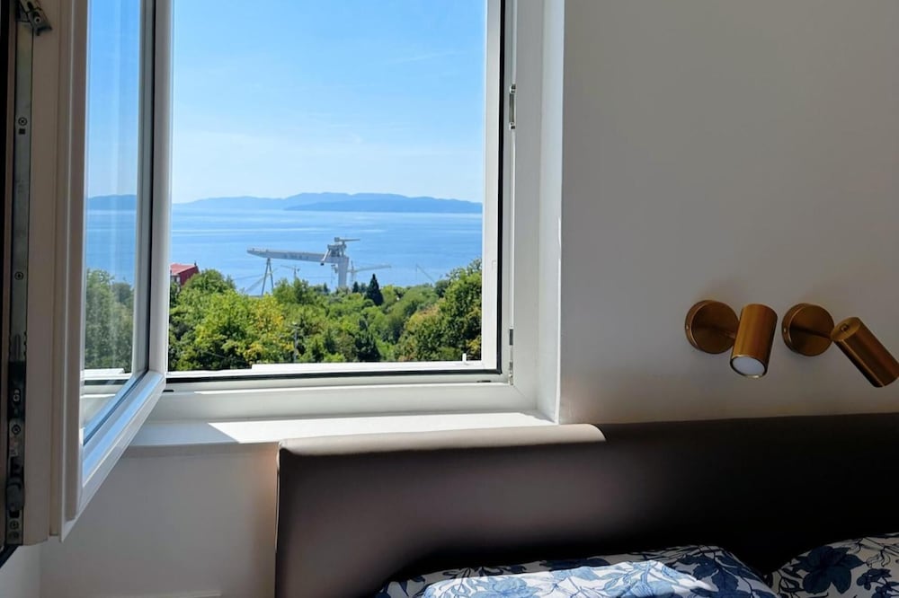 Sea View Apartment Rijeka-free Parking-6 People