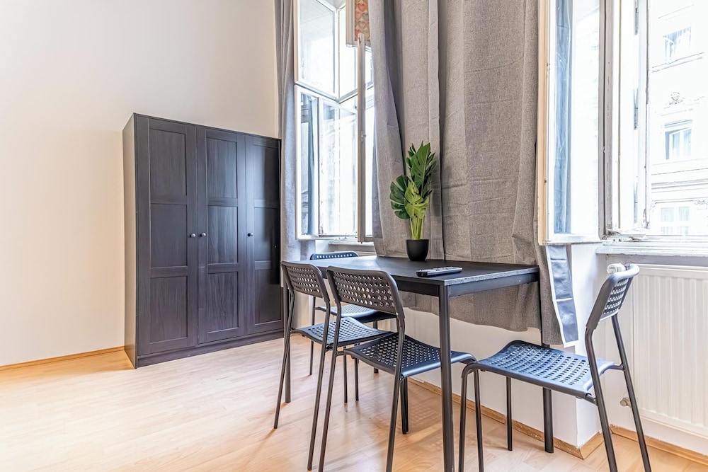 Private Room Long Stay Near Lugner City