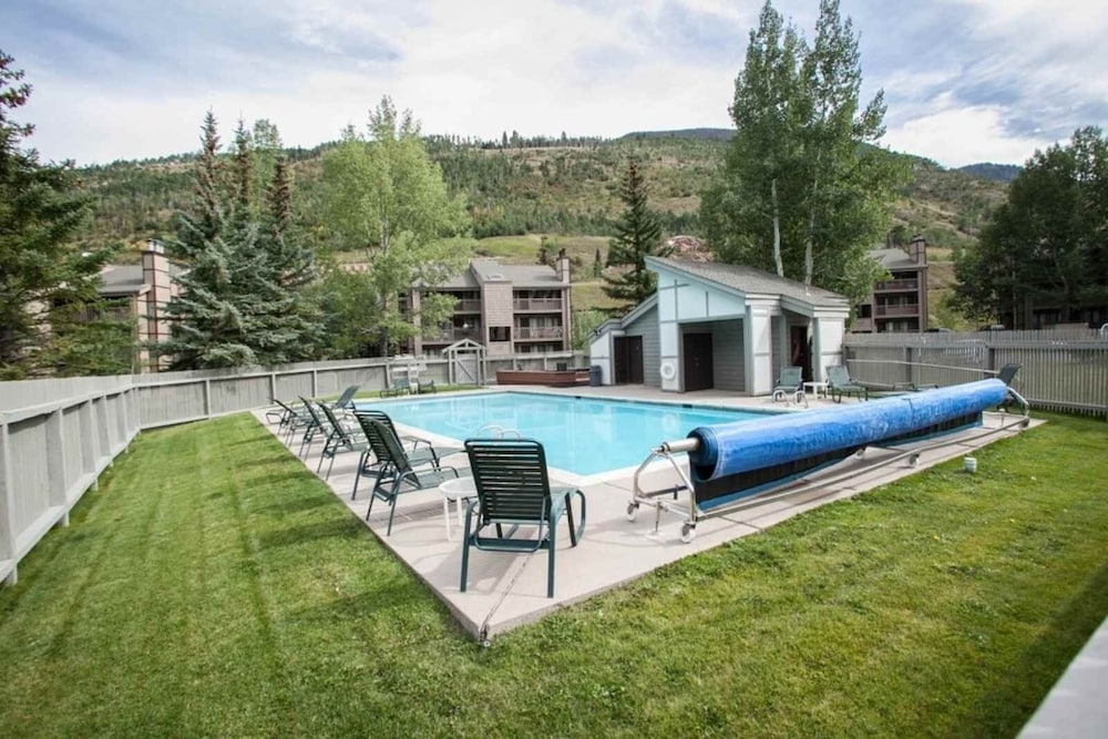 I1 Gore Creek Meadows 4 Bedroom Townhouse