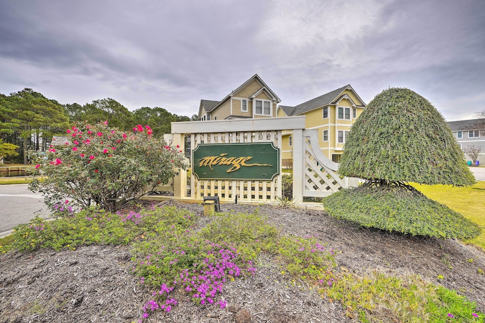 Coastal Home w/ Community Pool < 2 Miles to Beach!