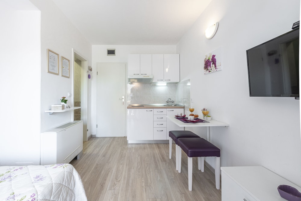 Cina Apartments