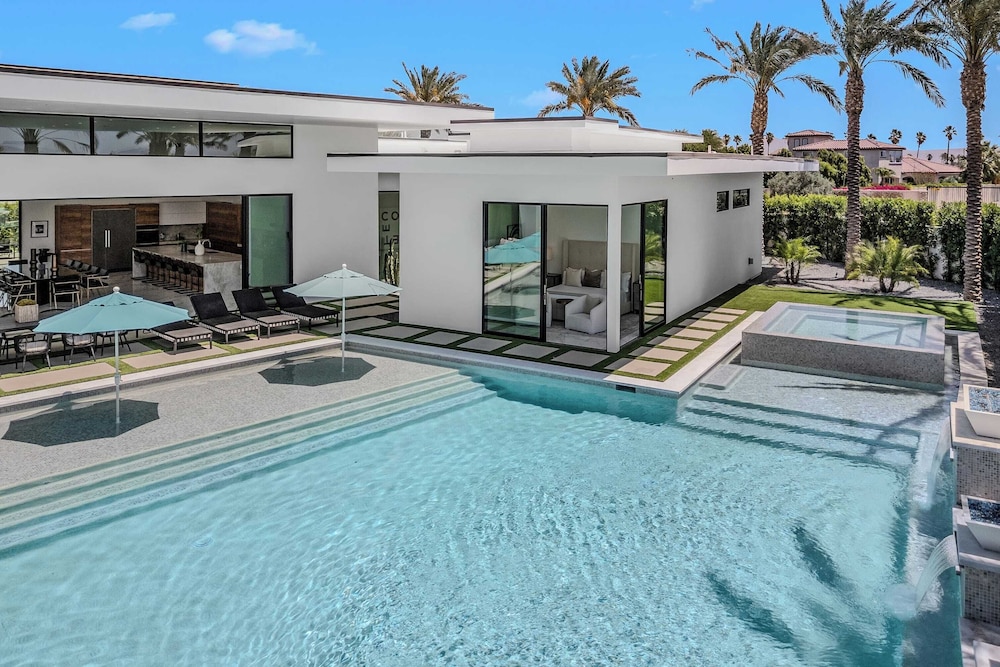 Sleeps 17 Pool & Pickleball Sun-kissed Desert Escape Bravo Villa #1 by Avantstay