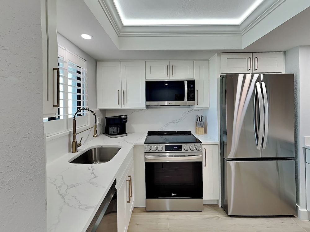 Seaside 4 by Distinctive Beach Rentals