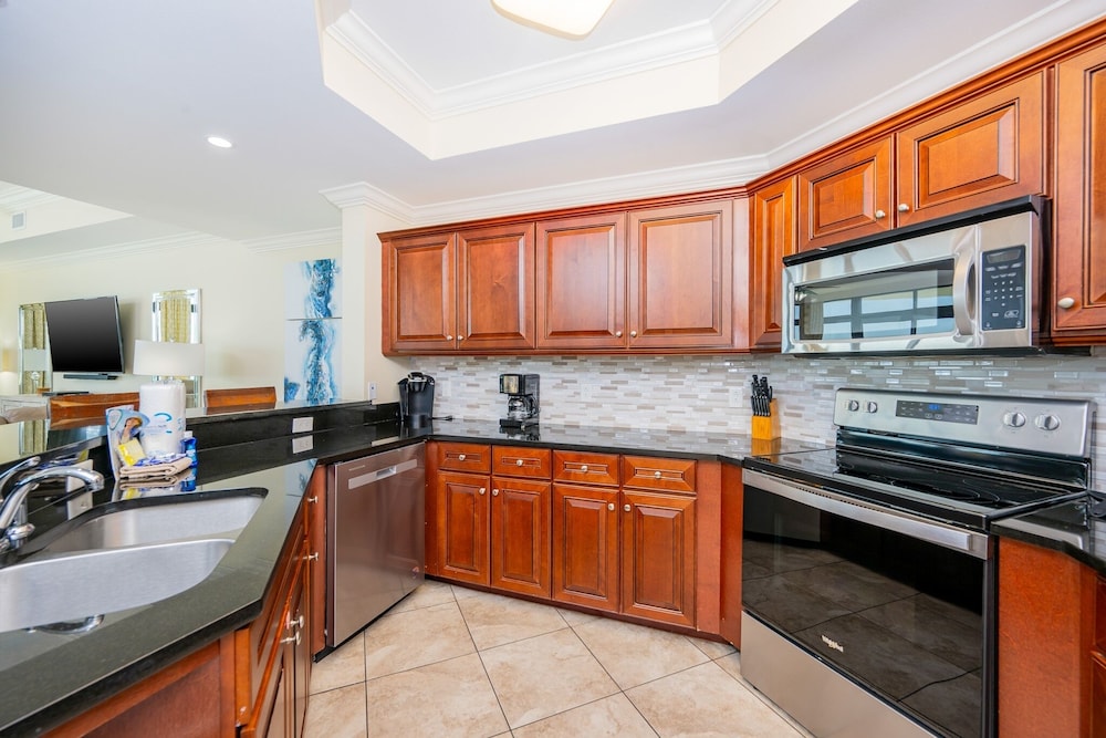 The Oasis 1704 Formerly Phoenix West Ii 1704 3 Bedroom Condo