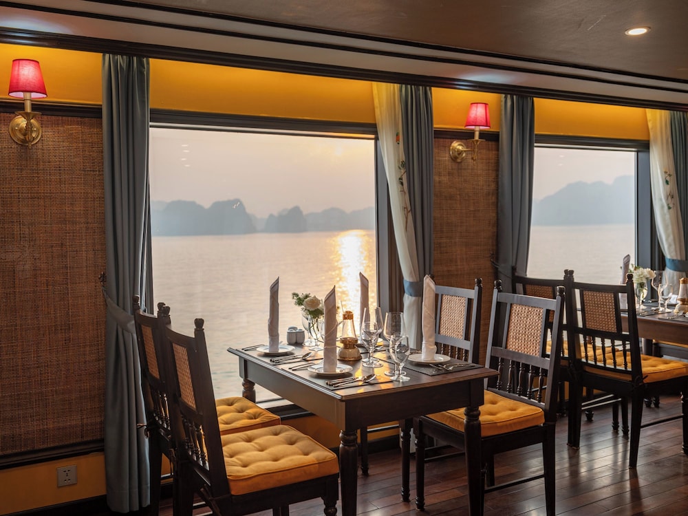 Indochine Grand Lan Ha Bay