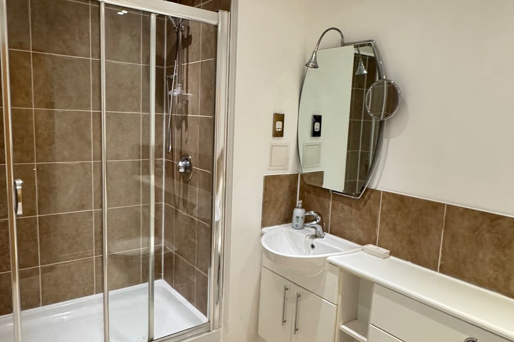 2-bed Apt, Sleeps 7, 5 Mins to Camden Market