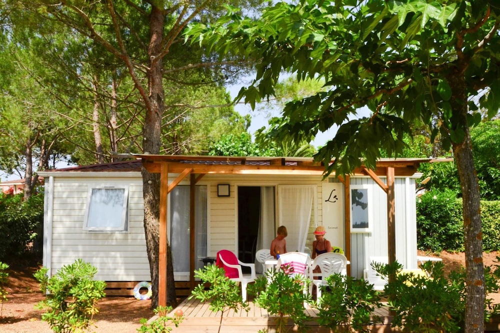Bessan Mobile Home With Pool Fun