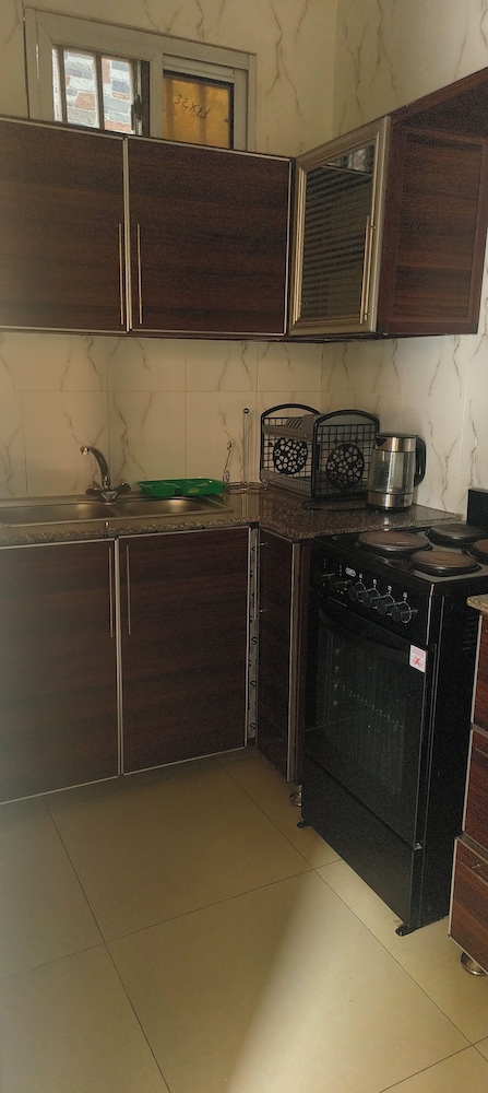 Serene 5-bedroom Apartment in Kinshasa's 10ème Rue Limete-résidentiel