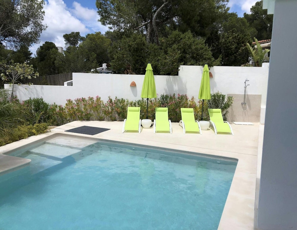 Hillside Villa Near Beaches