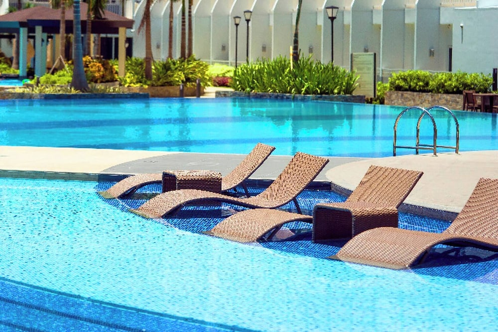Urban Retreat at Shell Residences With Netflix 300mbps Wifi