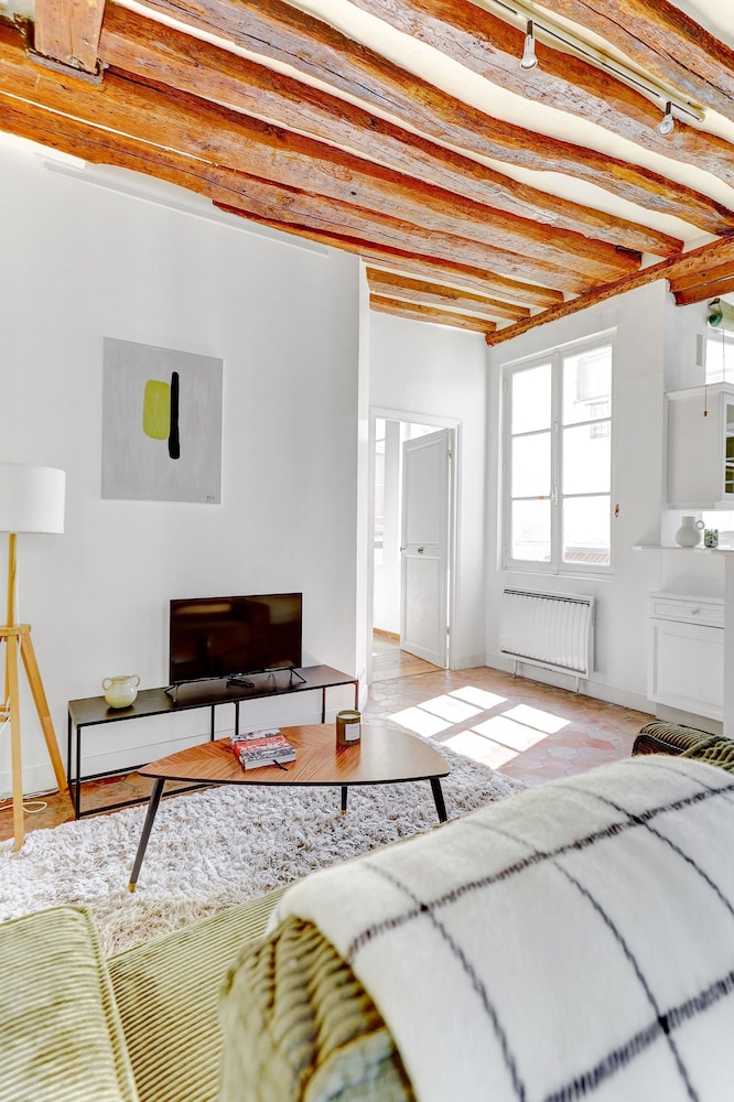 Charming 1BR Near Latin Quarter