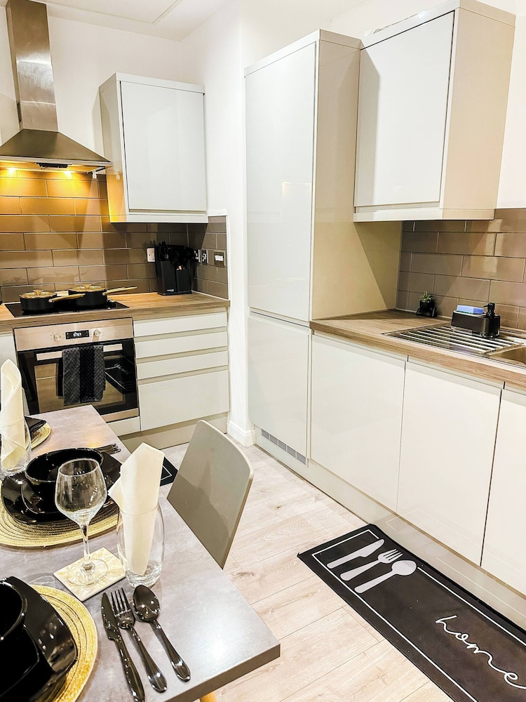 Spacious City Centre Apartment for Up to 5