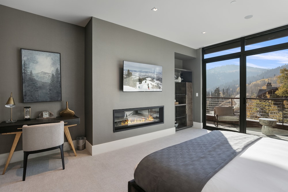 201 - Four Bedroom Argent 4 Condo