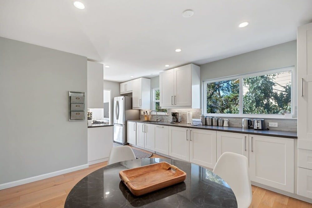 @ Marbella Lane - Chic Abode W/mountain Skyline