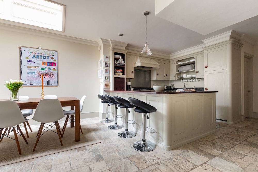 Kensington Place IV by Onefinestay
