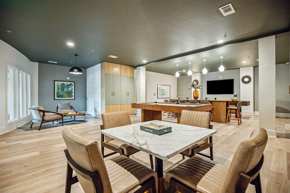 Landing Weston Lakeside Apartments